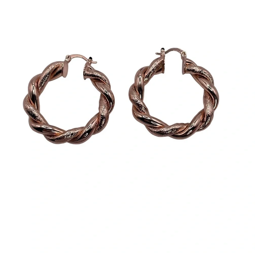 Twist hoop earrings